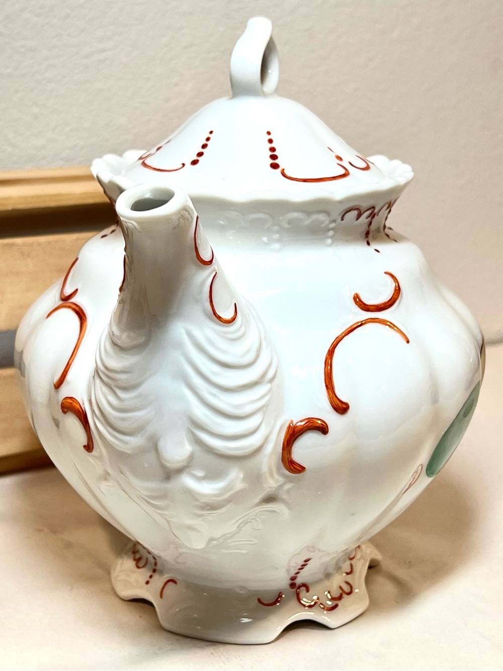 White Porcelain Teapot w Seashell Design | Japanese Kakiemon Style Scrollwork - Picture 5 of 15